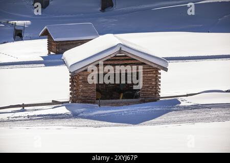 Kleine Hütte mit Schnee bedeckt Stockfoto