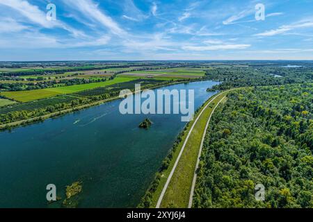 Blick auf das Lech-Stauwerk 22 bei Unterbergen in Bayerisch-Schwaben Stockfoto