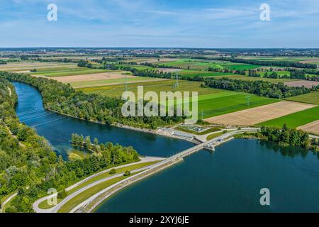 Blick auf das Lech-Stauwerk 22 bei Unterbergen in Bayerisch-Schwaben Stockfoto