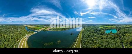 Blick auf das Lech-Stauwerk 22 bei Unterbergen in Bayerisch-Schwaben Stockfoto