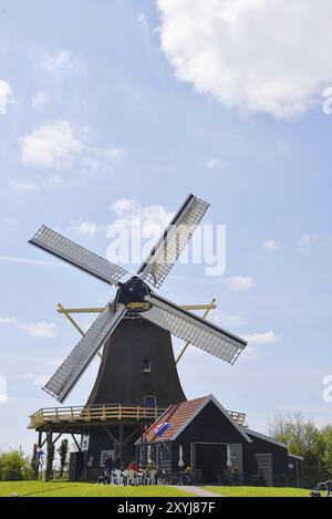 Zand, Niederlande. Mai 2023. Eine original niederländische Windmühle Stockfoto