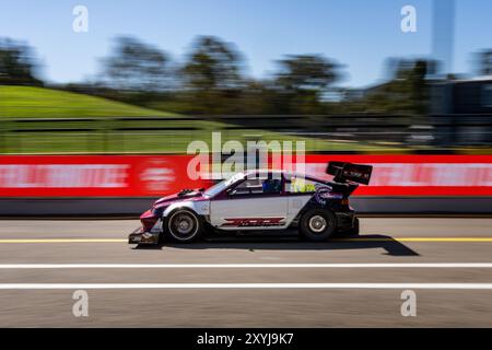 Sydney, New South Wales, Australien. 30. August 2024. ROBERT NGUYEN (19) fährt vor dem Start der zweiten Session für die PLAZMAMAN pro-AM-SERIE während der Yokohama World Time Attack Challenge im Sydney Motorsport Park, Eastern Creek (Credit Image: © James Forrester/ZUMA Press Wire) NUR ZUR REDAKTIONELLEN VERWENDUNG! Nicht für kommerzielle ZWECKE! Stockfoto