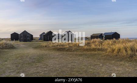 Winterton-on-Sea, Norfolk, England, UK, April 05, 2018: Fischerhütten an der Nordseeküste Stockfoto