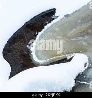 Eisstrukturen in einem Bach, Korouoma Nature Reserve, Lappland, Finnland, Januar 2017, Europa Stockfoto