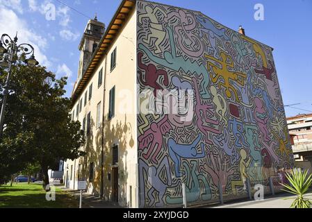 Pisa, Italien. September 2023. Ein Wandbild des berühmten Künstlers Keith Haring in Pisa Stockfoto