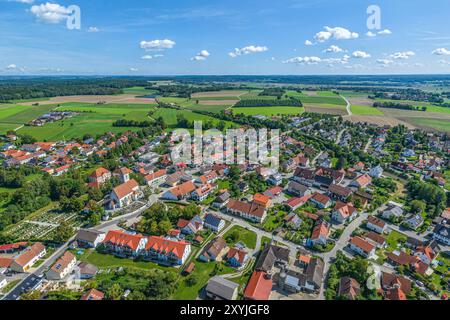 Das Dorf Türkenfeld im oberbayerischen Alpenvorland von oben Stockfoto