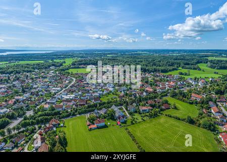 Das Dorf Türkenfeld im oberbayerischen Alpenvorland von oben Stockfoto