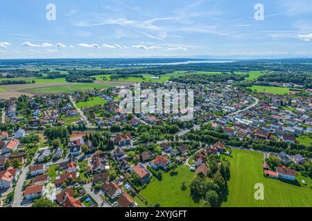 Das Dorf Türkenfeld im oberbayerischen Alpenvorland von oben Stockfoto