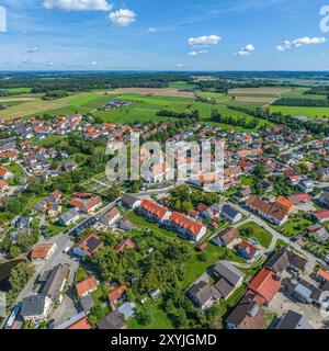 Das Dorf Türkenfeld im oberbayerischen Alpenvorland von oben Stockfoto