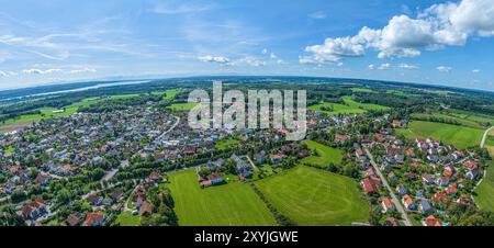 Das Dorf Türkenfeld im oberbayerischen Alpenvorland von oben Stockfoto