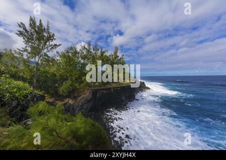 Küste von Cap Mechant Ort auf Reunion Island an einem sonnigen Tag Stockfoto