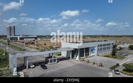 Dar Es Salaam. März 2024. Ein am 1. März 2024 aufgenommenes Drohnenfoto zeigt den Eingang zur Lekki Freihandelszone in Lagos, Nigeria. Quelle: Han Xu/Xinhua/Alamy Live News Stockfoto