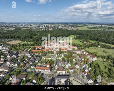 Aus der Vogelperspektive auf den Dorf- und Klosterkomplex Wiblingen, ehemalige Benediktinerabtei, dann Burg und Kaserne, Ulm, Baden-Württemberg, Deutschland, EU Stockfoto