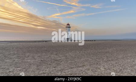 Sonnenuntergang am Leuchtturm in der Nähe von Ayr Talacre, Flintshire, Clwyd, Wales, Großbritannien Stockfoto
