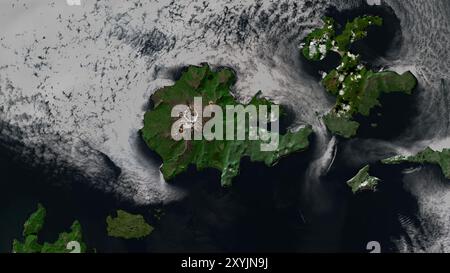 Akutan Island in der Beringsee auf einem Satellitenbild vom 27. August 2023 Stockfoto