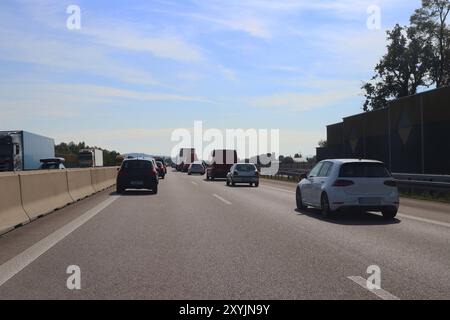 Autos auf der Autobahn (A5, Baden, Deutschland) Stockfoto