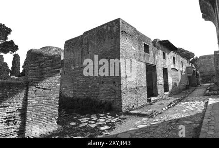 OSTIA ANTICA RUINEN: THERMOPOLIUM DES MIETSHAUSES STRUKTUR (CASEGGIATO DEL THERMOPOLIUM). Stockfoto