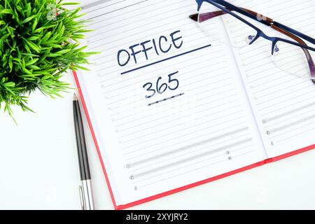 OFFICE 365 Wörter im Business Notizbuch geschrieben Stockfoto