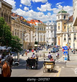 Wunderschöner Blick auf den Altstadtplatz Freyung von Heidenschuss. Öffentlicher Platz Freyung in Wien. Hauptstadt Österreichs, Wien Stockfoto