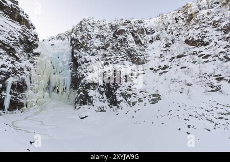 Der gefrorene Wasserfall Njupeskaer (Schwedens höchster Wasserfall), Fulufjaellet Nationalpark, Dalarna, Schweden, Dezember 2011, Europa Stockfoto