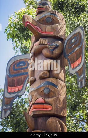 Zeder und Lachs Totem Pole an der Alten Angeln Loch Kent Seattle, Washington USA am 05.07.2018 Stockfoto