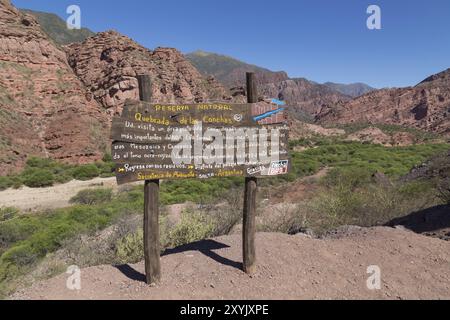 Schild für die Felsformationen der Quebrada de las Conchas im Nordwesten Argentiniens Stockfoto