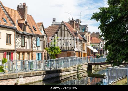 Fachwerkhäuser entlang des Kanals im Saint Leu Quarter, Amiens, Somme, Picardie, Frankreich Stockfoto