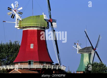 Twin Mills Greetsiel. Krummhoern, Ostfriesland, Niedersachsen, Deutschland, Europa Stockfoto