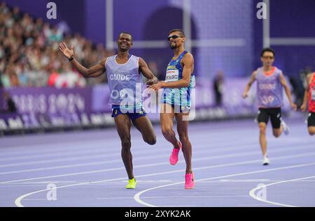 30 2024. August: Julio Cesar Dos Santos Agripino aus Brasilien gewinnt Gold im 5000-m-T11-Finale der Männer während der Paralympischen Spiele 2024 in Paris. Ulrik Pedersen/CSM. Stockfoto