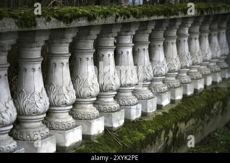 Der Garten einer alten Villa in Bad Pyrmont umzäunt Stockfoto