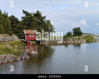 Holzhütte am Ufer des Vaenersee Stockfoto