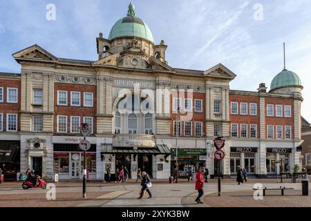 TUNBRIDGE WELLS, KENT/UK, 4. JANUAR: Blick auf das Opernhaus in Royal Tunbridge Wells Kent 4. Januar 2019. Nicht identifizierte Personen Stockfoto