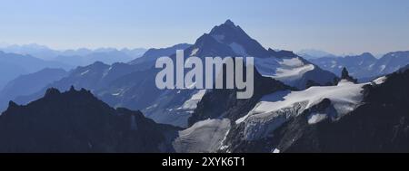 Gletscher und Berge Fleckistock, Stucklistock und andere. Atemberaubende Aussicht vom Titlis, Schweiz, Europa Stockfoto