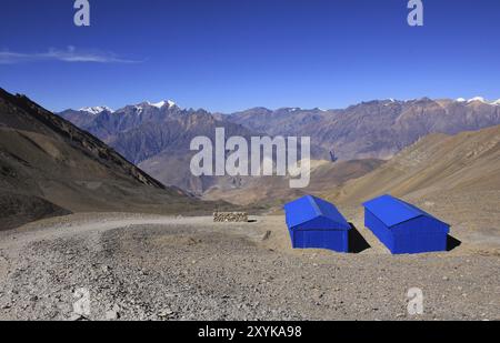 Szene auf der Trekkingroute vom Thorung La Bergpass nach Muktinath. Annapurna Conservation Area, Nepal, Asien Stockfoto