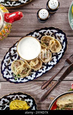 Gekochte Manti mit Fleisch. Usbekische Küche. Stockfoto