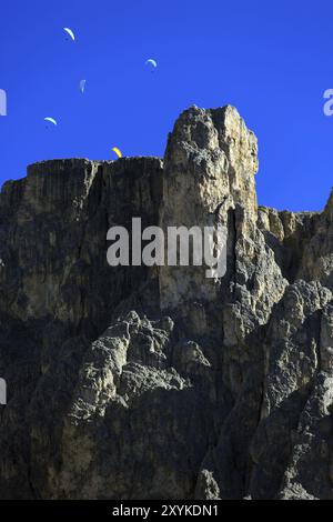 Drachenfliegen am Pian Schiavaneis Stockfoto