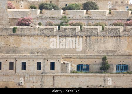 Steinarchitektur am Hafen in Valletta, Malta. Stockfoto