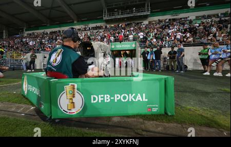 Münster, Deutschland. August 2024. firo: 27.08.2024, Fußball, DFB-Pokal, Pokal, Saison 2024/2025, 1. Runde, SCP Preussen Münster - VfB Stuttgart 0,5 TV Camera Media Credit: dpa/Alamy Live News Stockfoto