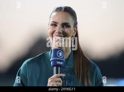 Münster, Deutschland. August 2024. firo: 27.08.2024, Fußball, Fußball, DFB-Cup, Cup, Saison 2024/2025, 1. Runde, SCP Preussen Münster - VfB Stuttgart 0,5 ARD-Moderatorin Esther Sedlaczek Porträt Credit: dpa/Alamy Live News Stockfoto