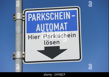 Schild für Parkscheinautomat, Parkschein kaufen. Schild für Parktickets Stockfoto