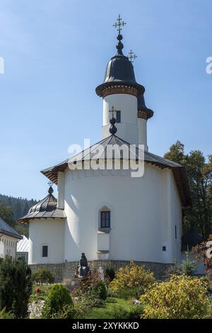 AGAPIA, MOLDOVIA/RUMÄNIEN, 19. SEPTEMBER: Außenansicht des Klosters Agapia in Agapia Moldawien Rumänien am 19. September 2018 Stockfoto