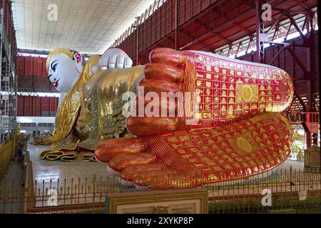 Liegender Buddha in der Kyauk htat Gyi Pagode Stockfoto