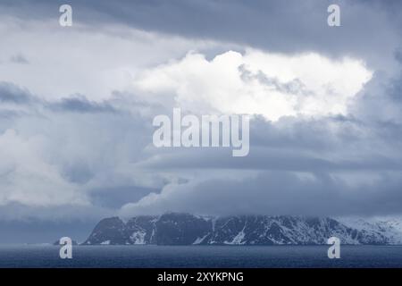 Stürmisches Wetter, Barentssee, Soeroeya, Finnmark, Norwegen, März 2019, Europa Stockfoto