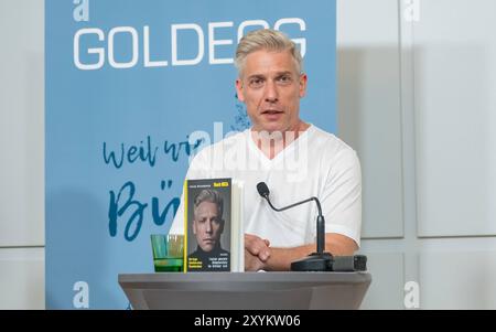 20240830 PK zur Erscheinung des Buches -nach Ibiza- von Julian Hessentahler WIEN, OESTERREICH - 30. AUGUST: Ehemaliger Sicherheitsberater, Produzent des Ibiza-Videos und Autor Julian Hessenthaler waehrend der Pressekonferenz anlaesslich der Erscheinung seines Buches -nach Ibiza- im Verlag Goldegg im Presseclub Concordia am 30. August 2024 in Wien, Oesterreich. 240830 SEPA 17 024 Copyright: XIsabellexOuvrardx SEPAxMedia Stockfoto