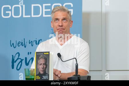 20240830 PK zur Erscheinung des Buches -nach Ibiza- von Julian Hessentahler WIEN, OESTERREICH - 30. AUGUST: Ehemaliger Sicherheitsberater, Produzent des Ibiza-Videos und Autor Julian Hessenthaler waehrend der Pressekonferenz anlaesslich der Erscheinung seines Buches -nach Ibiza- im Verlag Goldegg im Presseclub Concordia am 30. August 2024 in Wien, Oesterreich. 240830 SEPA 17 022 Copyright: XIsabellexOuvrardx SEPAxMedia Stockfoto