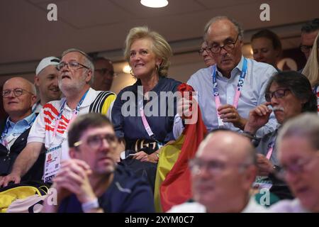 Paris, Frankreich. 30. August 2024. L-R, stellvertretender Vorsitzender des belgischen Paralympischen Komitees Marc Vergauwen, Prinzessin Astrid und Prinz Lorenz nehmen am zweiten Tag der Paralympischen Sommerspiele 2024 in Paris, Frankreich, am Freitag, den 30. August 2024 an der Qualifikation der Strecke C2 Teil. Die 17. Paralympics finden vom 28. August bis 8. September 2024 in Paris statt. BELGA PHOTO VIRGINIE LEFOUR Credit: Belga News Agency/Alamy Live News Stockfoto