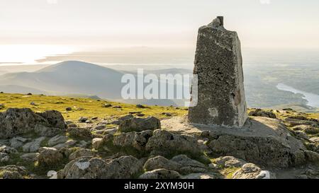 Blick von Garnedd Ugain, Gwynedd, Wales, Großbritannien, mit Blick nach Norden in Richtung Llyn Padarn und Llanberis Stockfoto