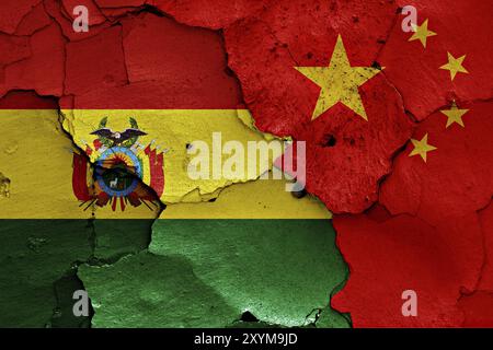 Flaggen von Bolivien und China auf gerissene Wand gemalt Stockfoto