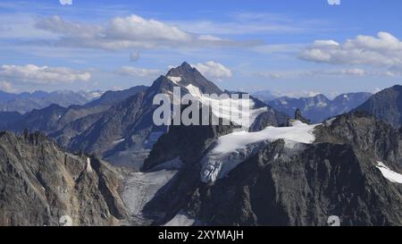 Die Berge Fleckistock und Stucklistock. Gletscher. Sommerszene in den Schweizer Alpen, Blick vom Titlis Stockfoto