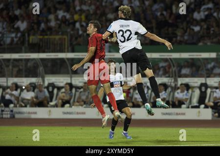 Thomas Müller FC Bayern München verließ im Luftkampf gegen Philipp STROMPF SSV Ulm, Fußballstadion Donaustadion, Ulm, Deutschland, Europ Stockfoto